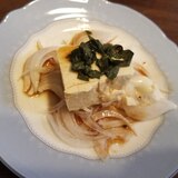 新たまねぎと豆腐の ピリ辛しそドレッシングサラダ